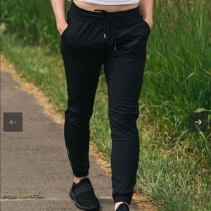 Black Peak Zipper Joggers ZYIA Activewear